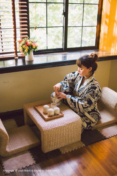 美女阴沟